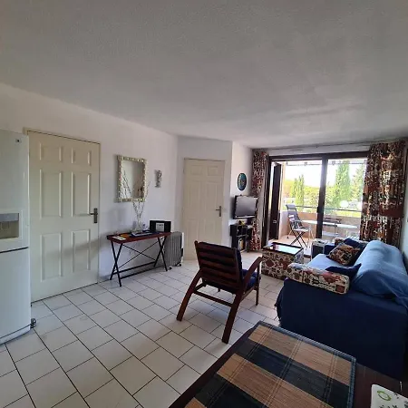 Apartment T2 Avec Parking Prive A 150m De La - Fr-1-388-162 *